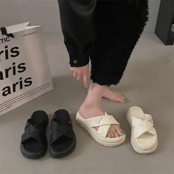 Женские тапочки, сандалии на платформе, туфли-лодочки, женская повседневная обувь с резиновыми бортиками из ПВХ, модные тапочки-шлепанцы 2023 года, удобная обувь для женщин